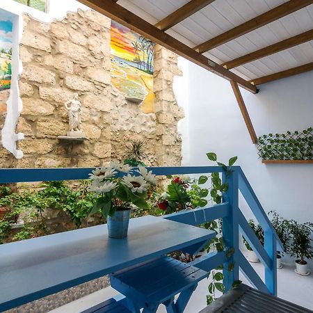 Wonderful Renovated Apartment With Private Patio Athen Eksteriør bilde