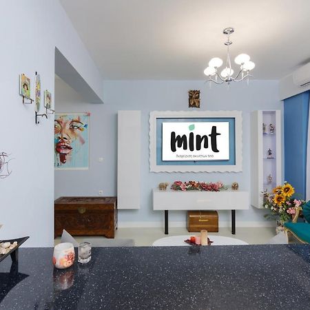 Wonderful Renovated Apartment With Private Patio Athen Eksteriør bilde