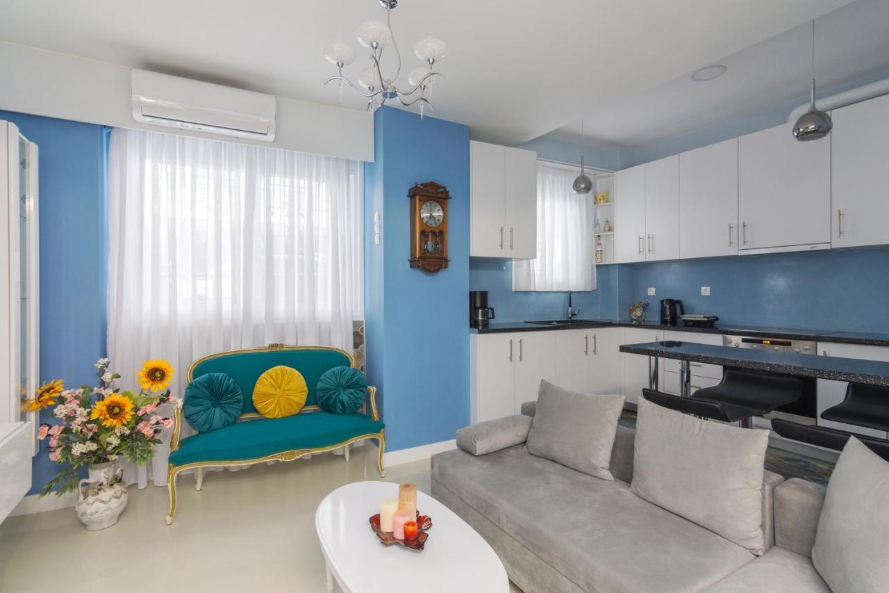 Wonderful Renovated Apartment With Private Patio Athen Eksteriør bilde