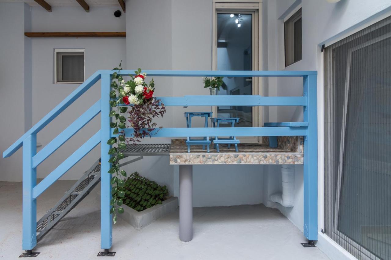 Wonderful Renovated Apartment With Private Patio Athen Eksteriør bilde