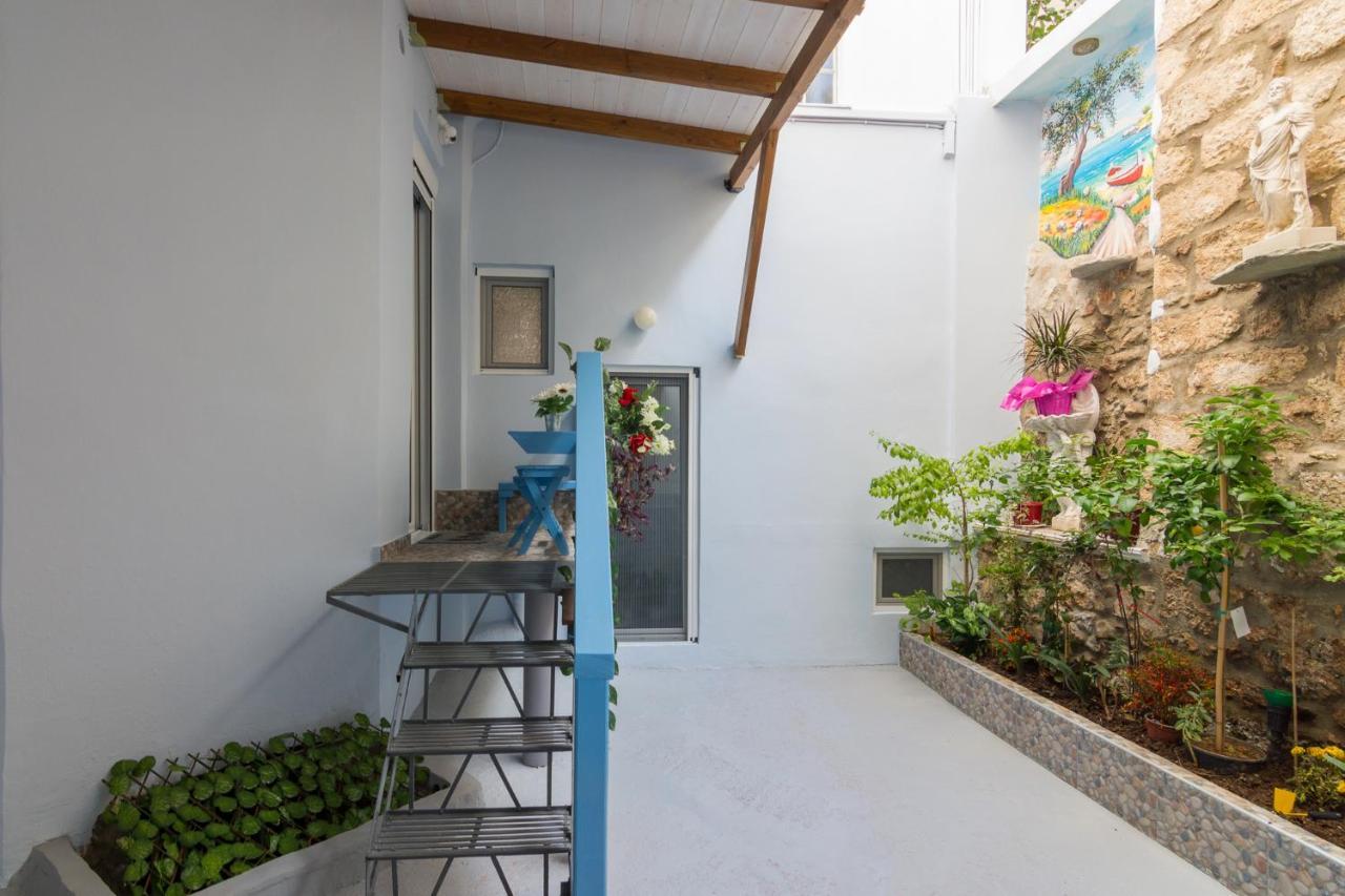 Wonderful Renovated Apartment With Private Patio Athen Eksteriør bilde