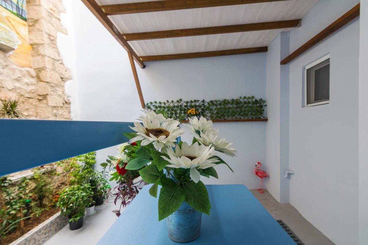 Wonderful Renovated Apartment With Private Patio Athen Eksteriør bilde